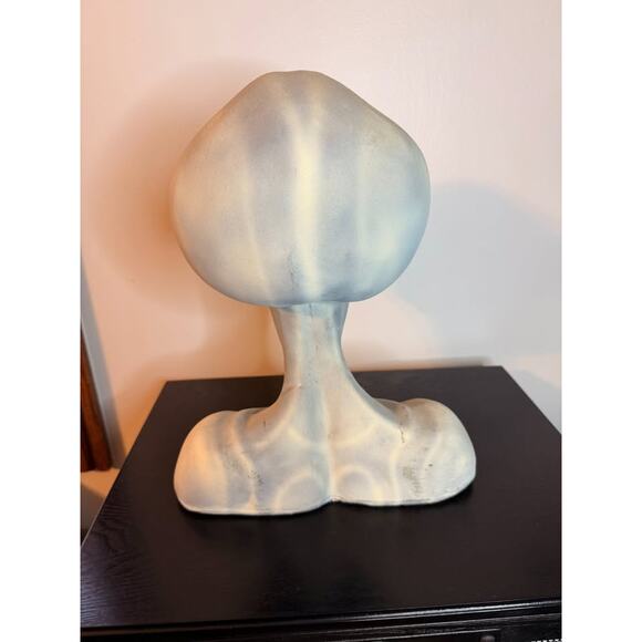 Gag Studios Roswell Alien Bust Halloween Decoration - 14 in x 12 in - Picture 3 of 4